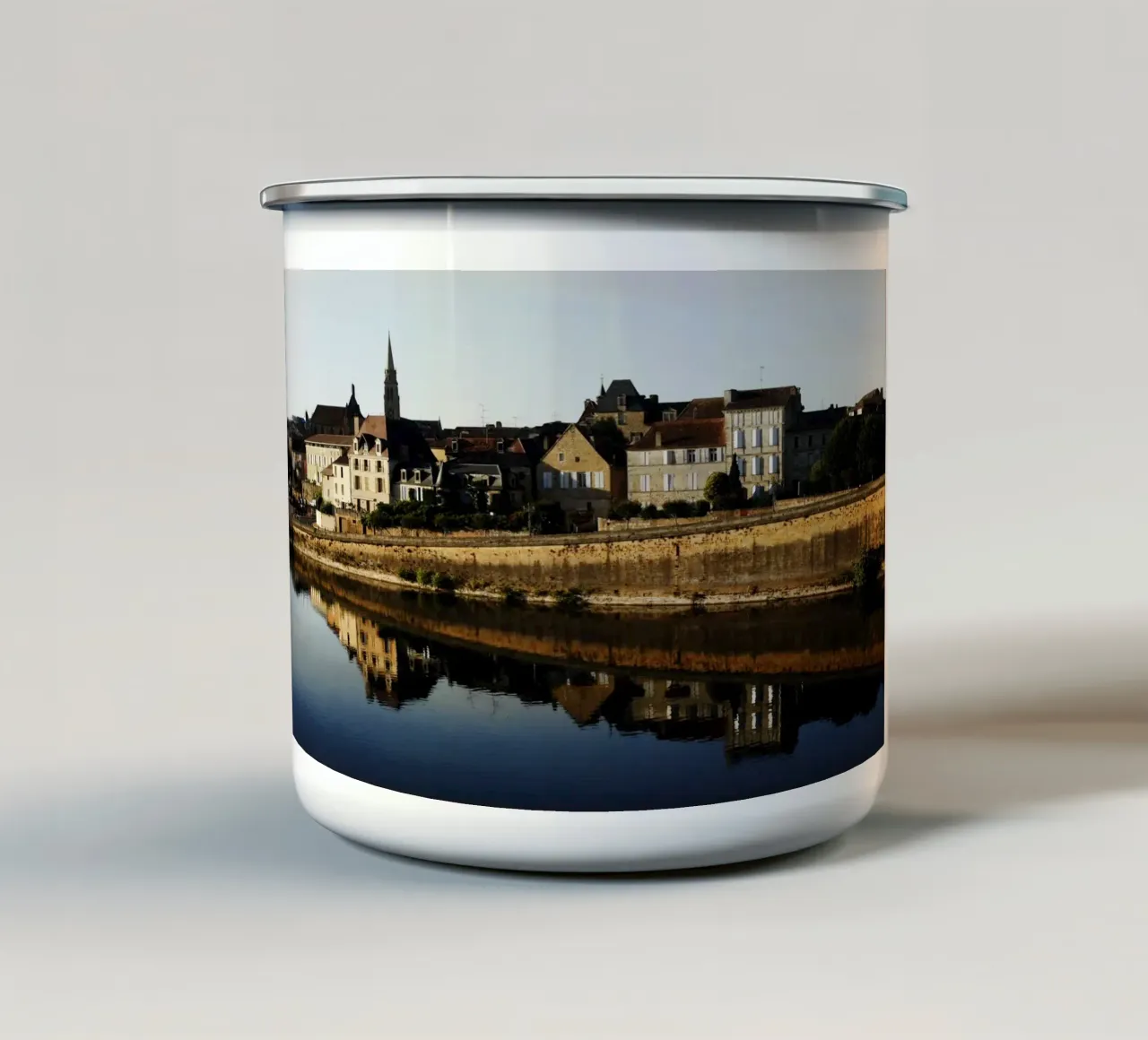 Bergerac Francia tazza in smalto da Simon Koy