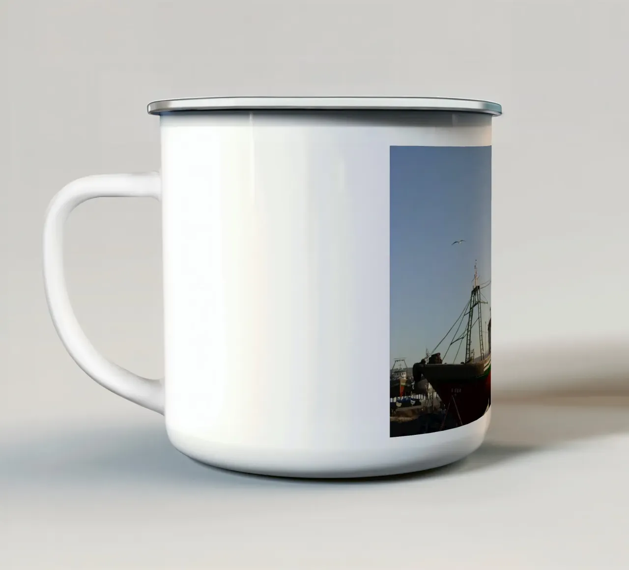 Barca in Marocco tazza in smalto da Simon Koy