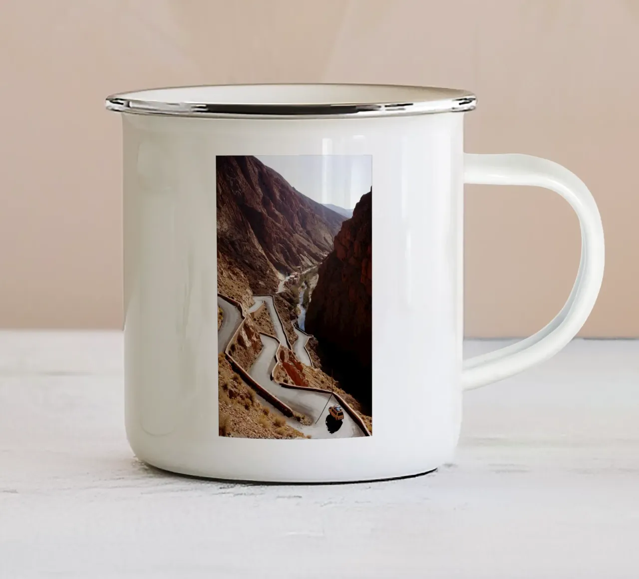 strada in marocco tazza in smalto da Simon Koy