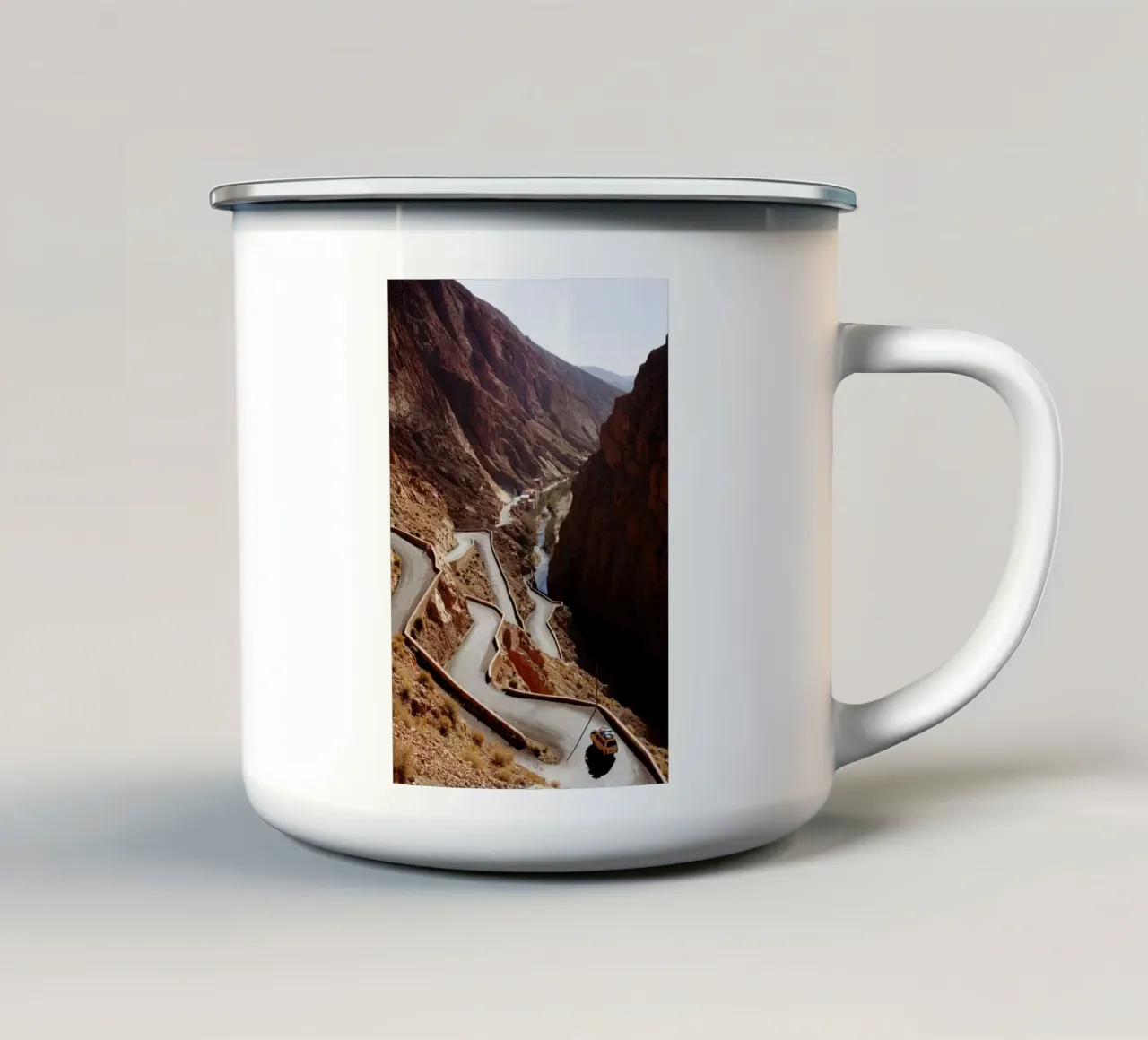 strada in marocco tazza in smalto da Simon Koy