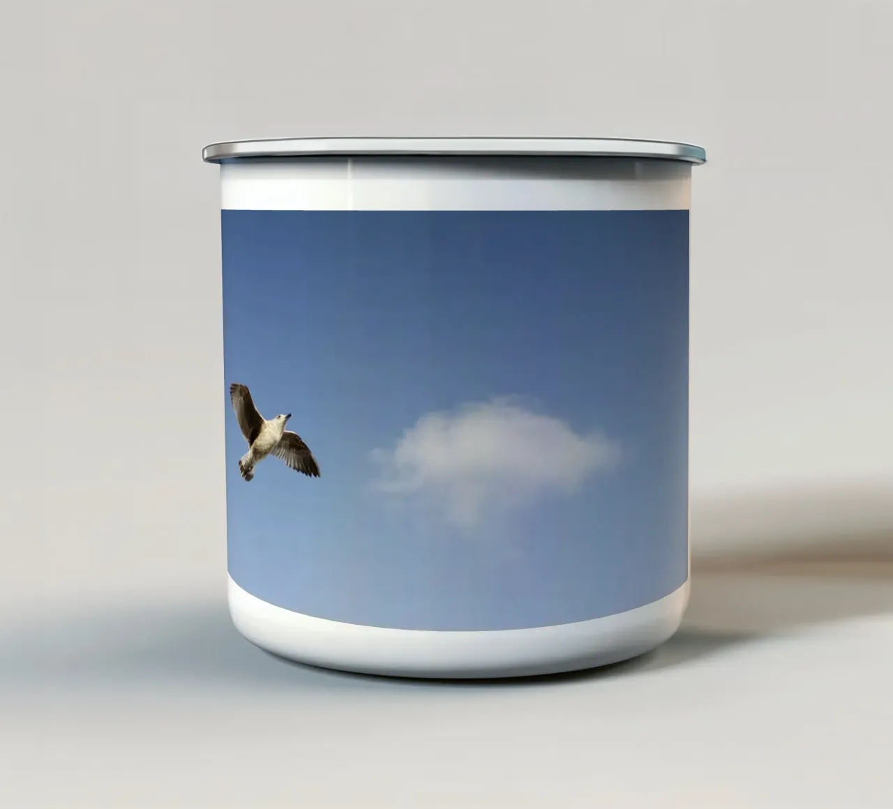 Gabbiano a Tangeri (Marocco). tazza in smalto da Simon Koy