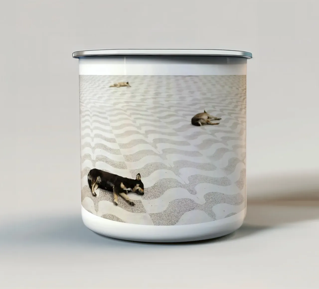 Cani a Asilah (Marocco) tazza in smalto da Simon Koy