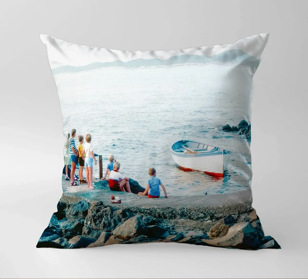 I bambini fanno il bagno in mare cuscino da lesuki