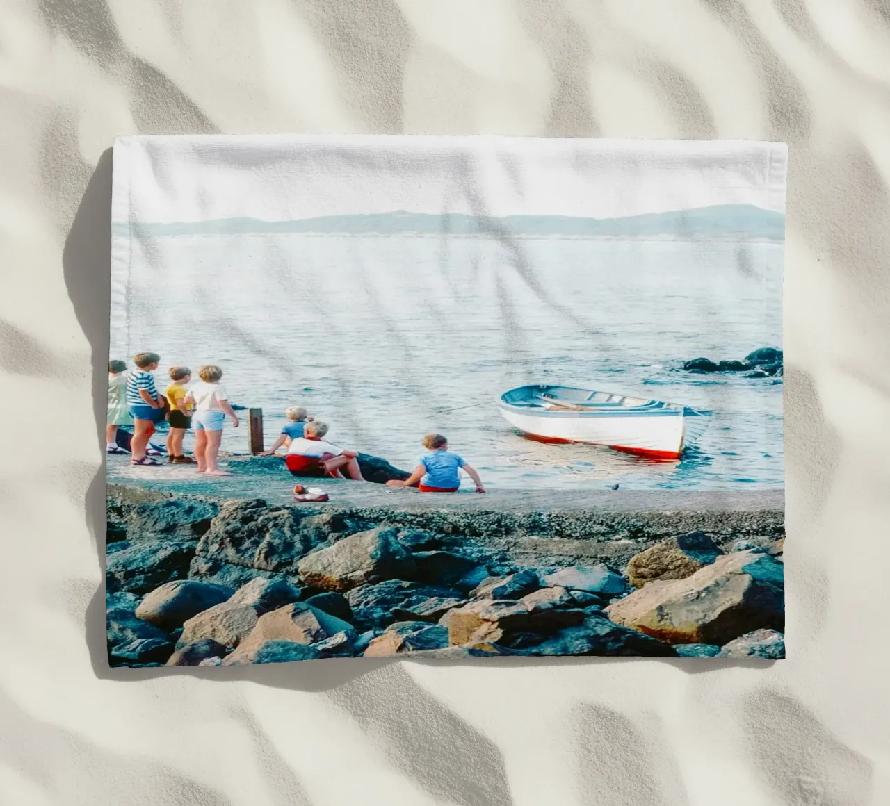 I bambini fanno il bagno in mare telo mare da lesuki