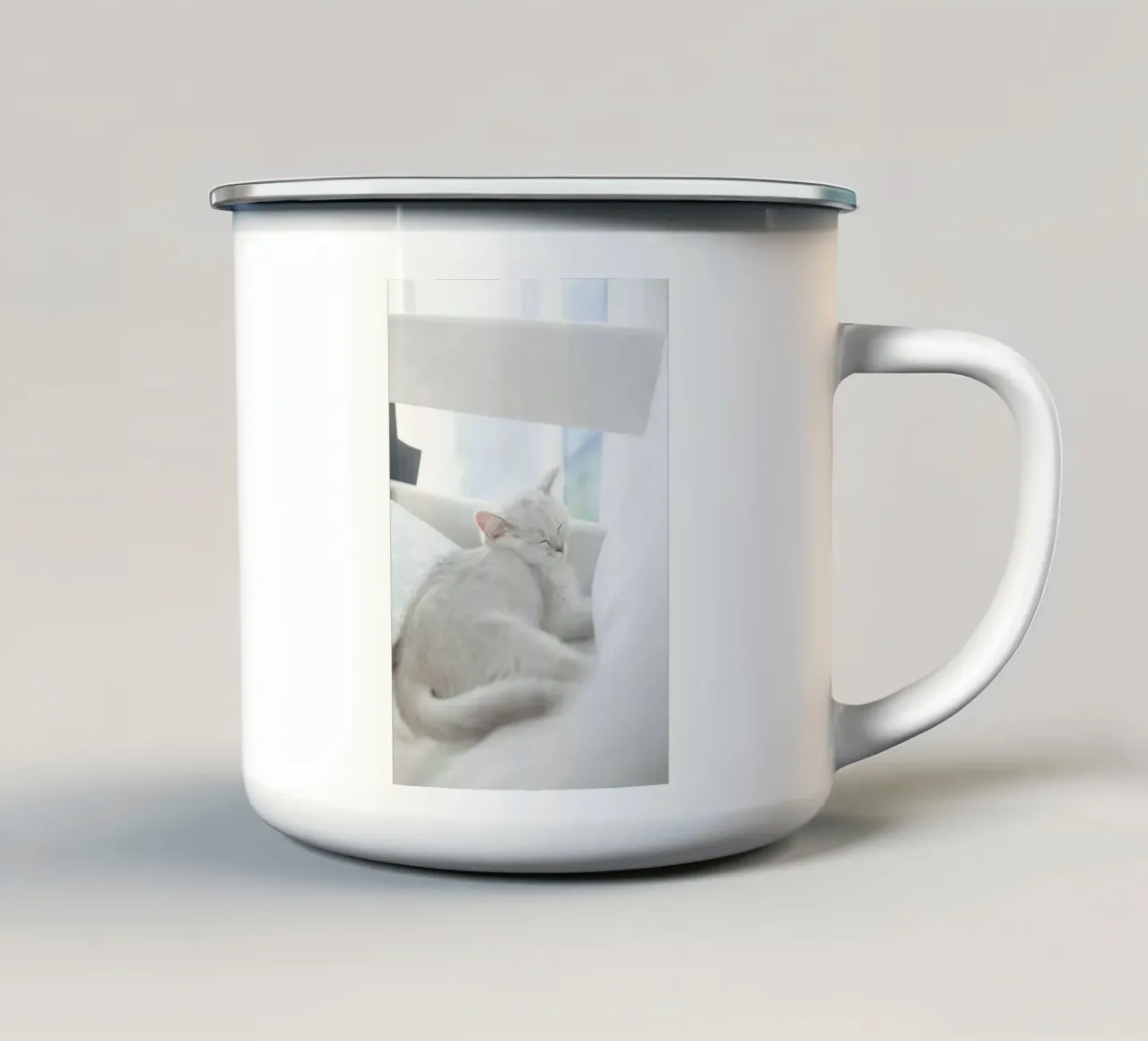 cat in white tazza in smalto da juli
