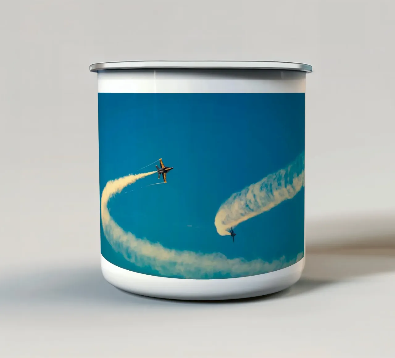 curve plane smoke tazza in smalto da juli
