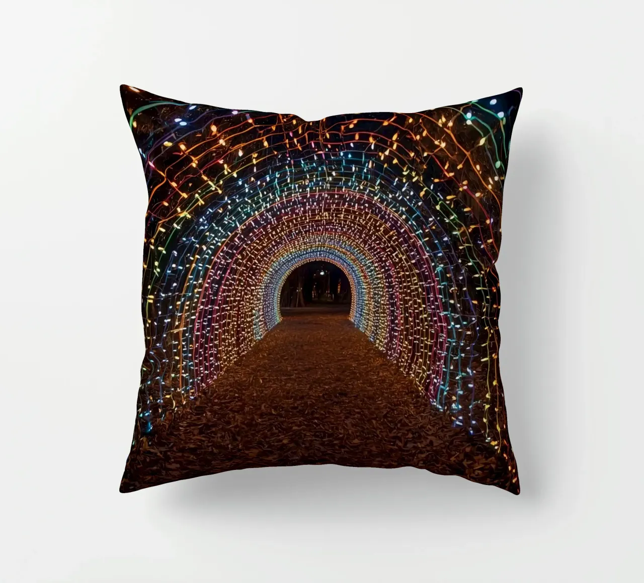 Tunnel ad arco con luci colorate e foglie cadute cuscino da DesignDoodle