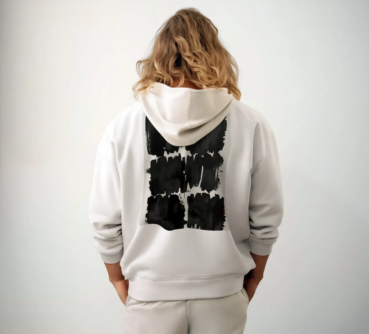 Pennellate nere astratte su bianco felpa con cappuccio da DesignDoodle