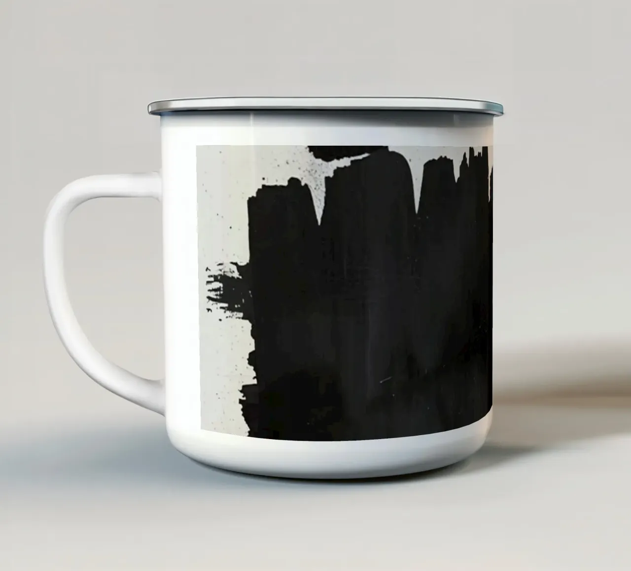 Pennellate nere astratte su bianco tazza in smalto da DesignDoodle
