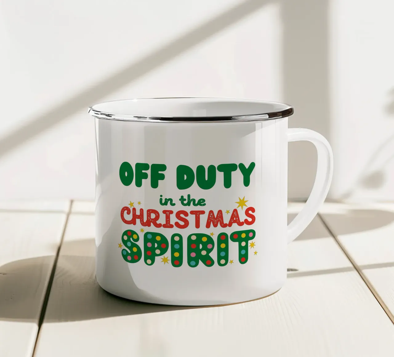 Off Duty, in the Christmas Spirit tazza in smalto da susanapaz