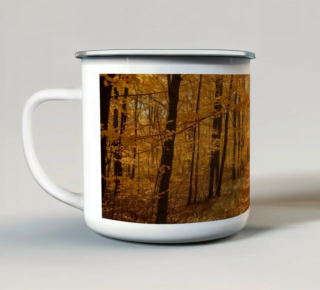 Sentiero forestale autunnale con fogliame giallo tazza in smalto da DesignDoodle