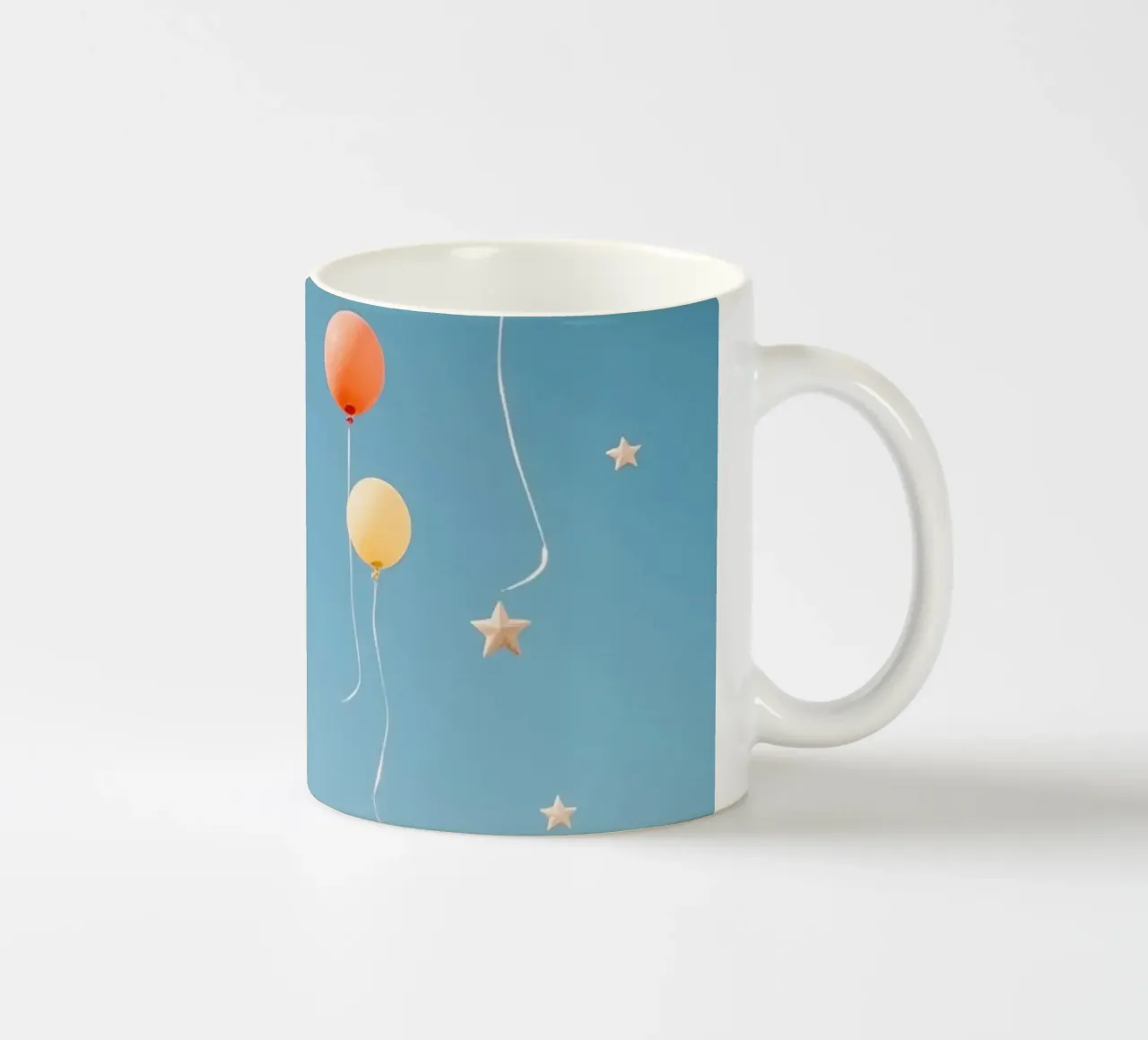 Palloncini e stelle in un cielo nuvoloso tazza in ceramica da DesignDoodle