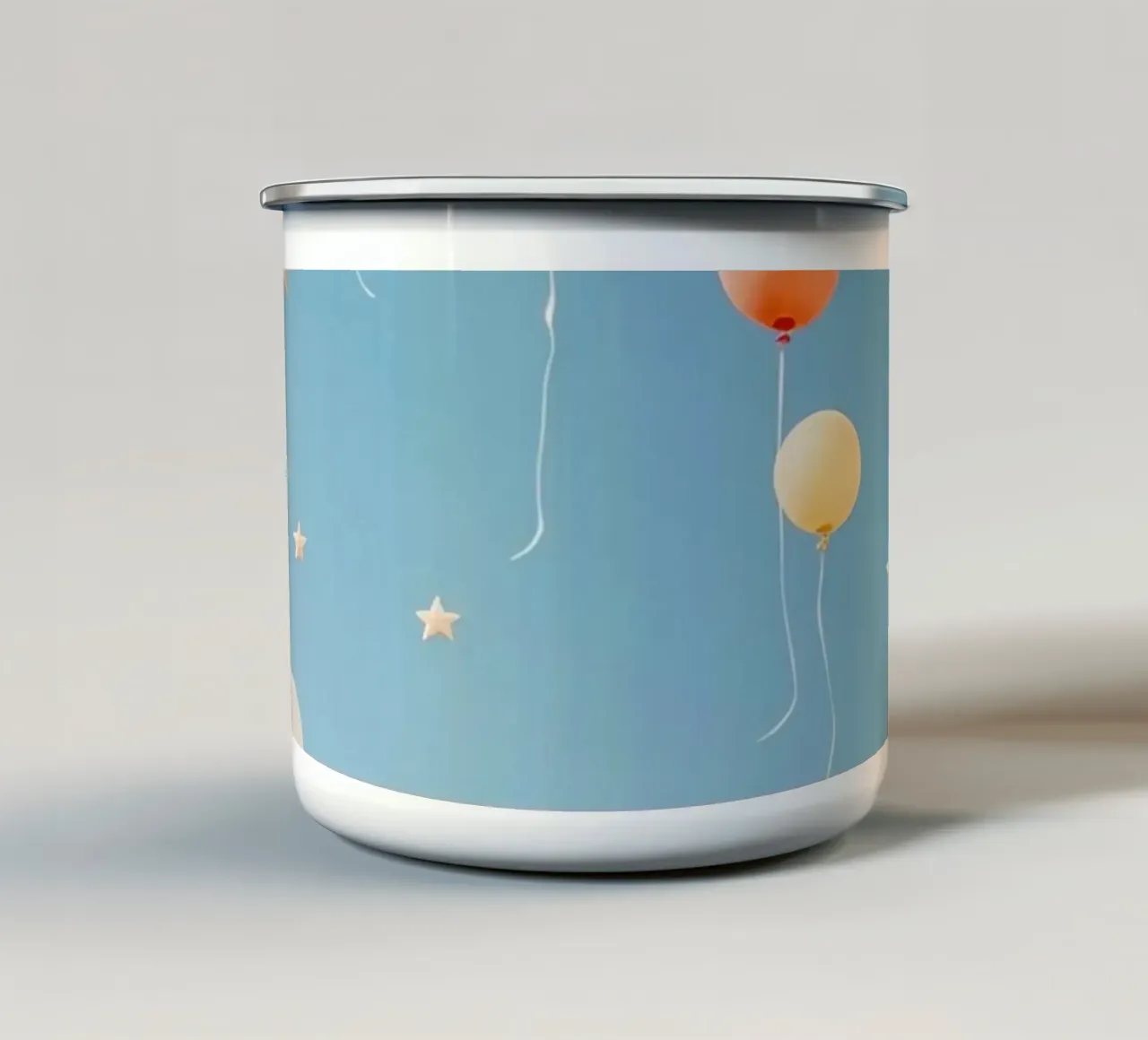 Palloncini e stelle in un cielo nuvoloso tazza in smalto da DesignDoodle