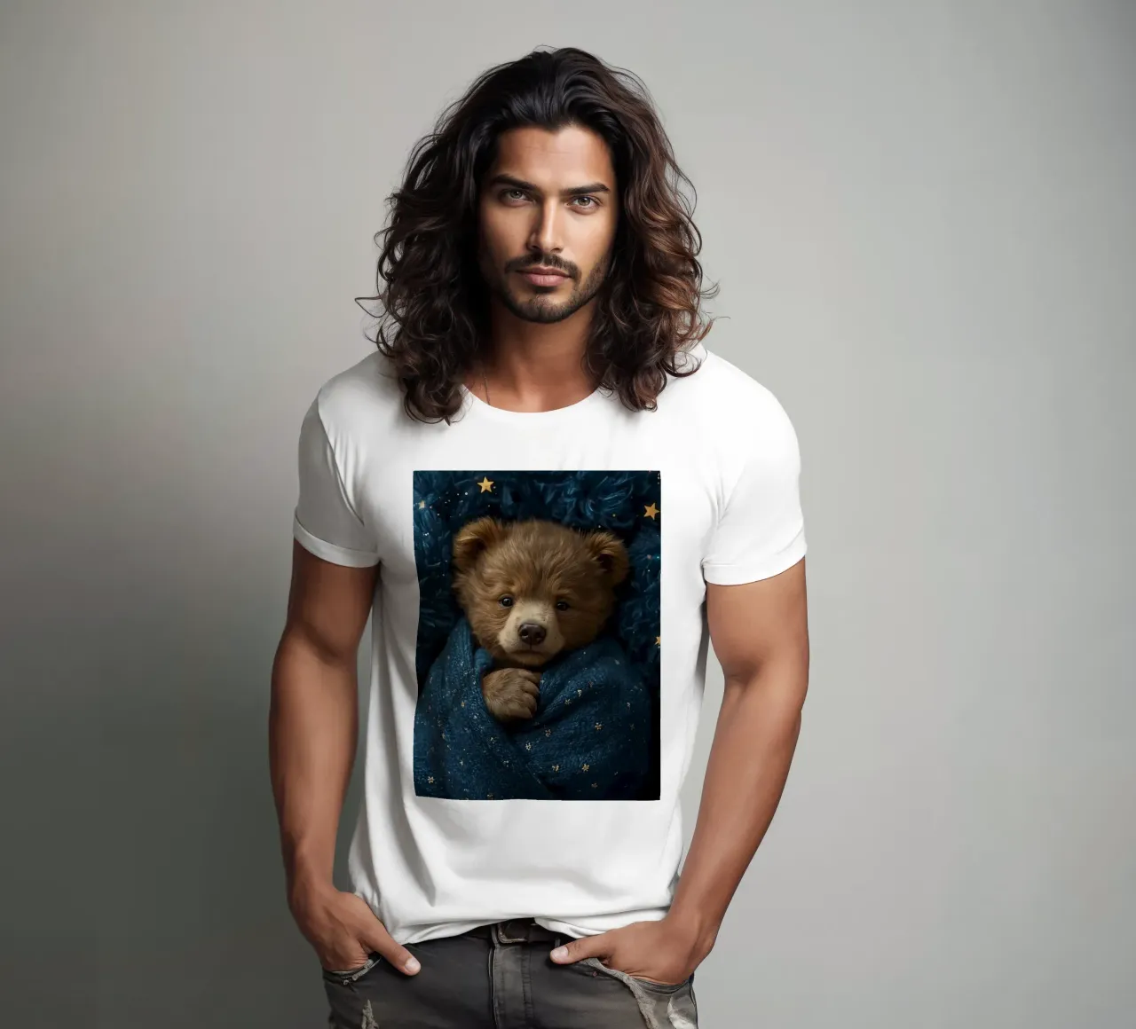 Cucciolo d'orso avvolto in una coperta di stelle t-shirt da DesignDoodle