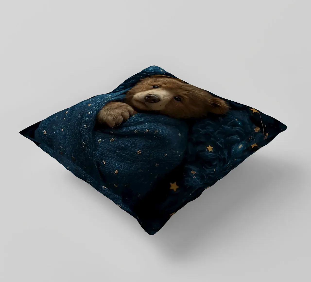 Cucciolo d'orso avvolto in una coperta di stelle cuscino da DesignDoodle