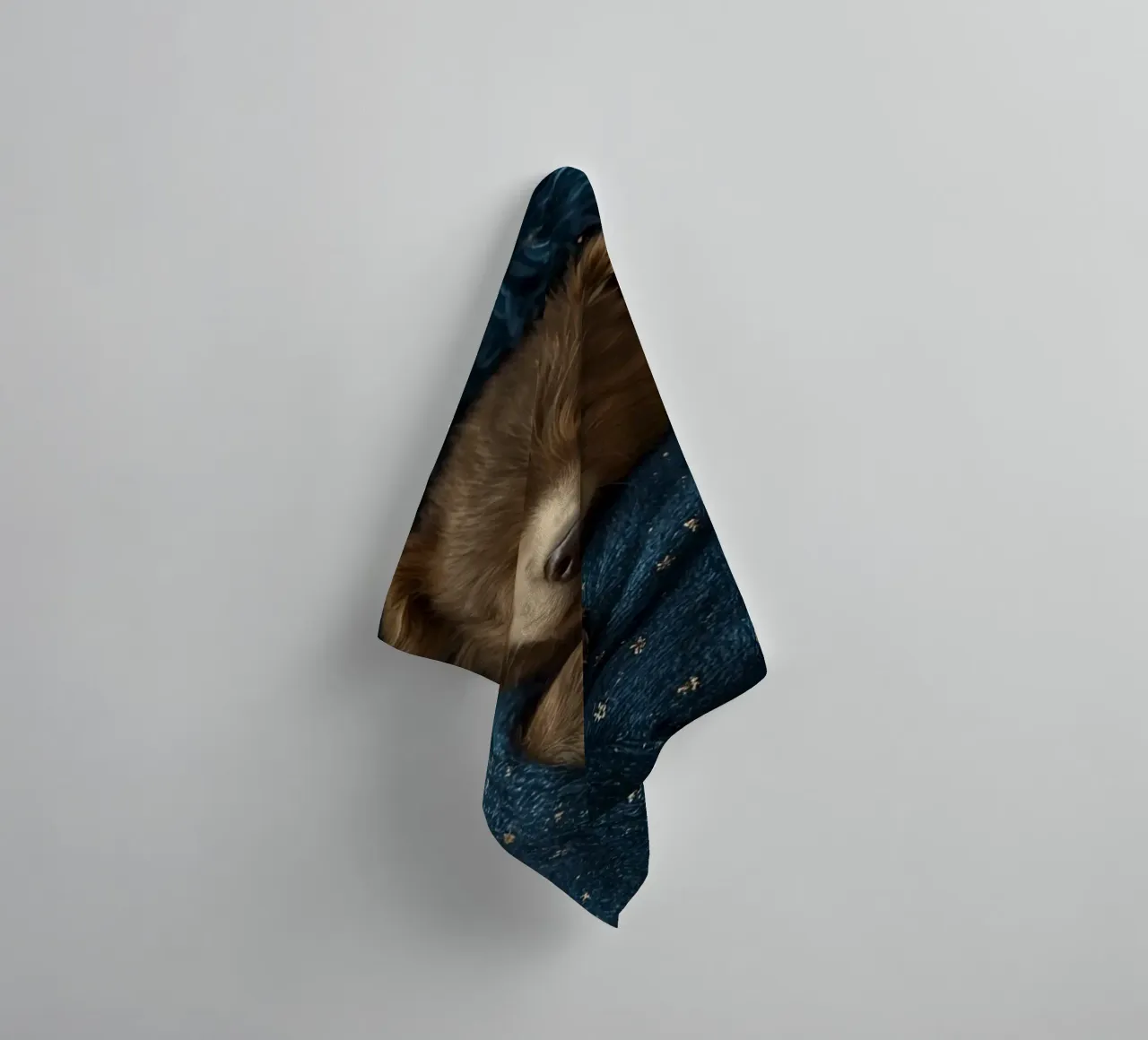 Cucciolo d'orso avvolto in una coperta di stelle asciugamano da bagno da DesignDoodle