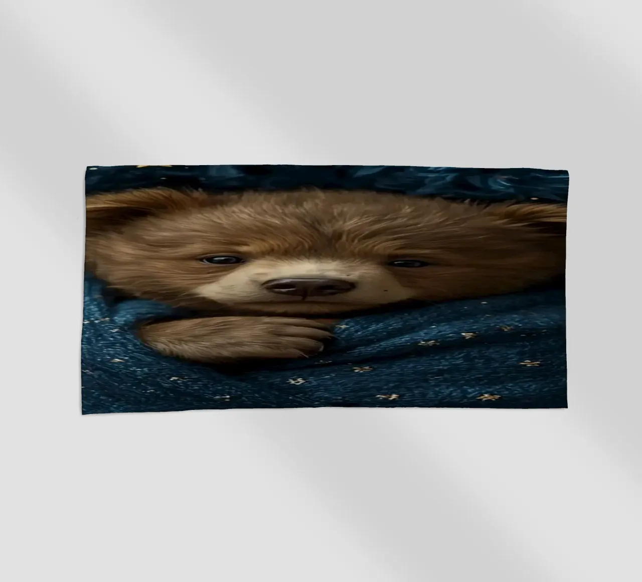 Cucciolo d'orso avvolto in una coperta di stelle telo mare da DesignDoodle