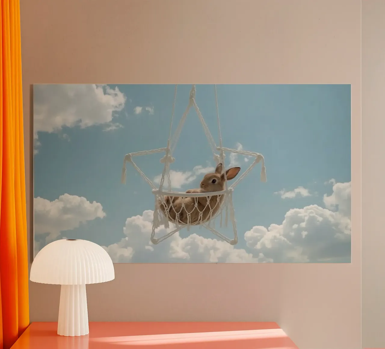 Simpatico coniglietto felice in amaca Macrame contro il cielo plexiglass da DesignDoodle