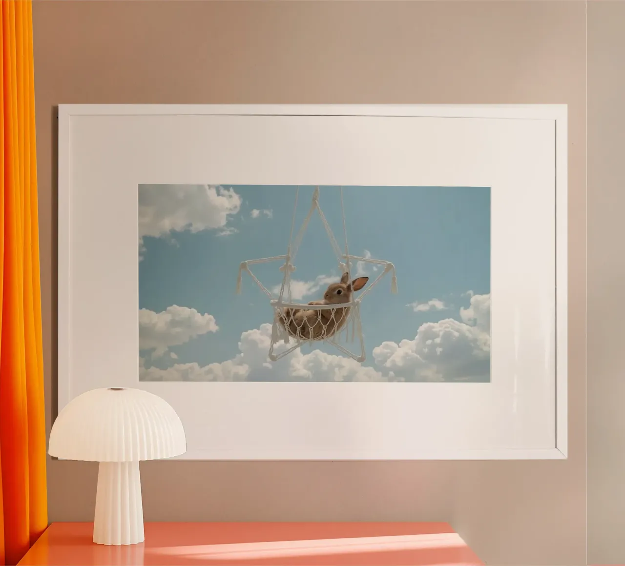 Mignon lapin heureux dans un hamac en macramé sur fond de ciel hahnemühle de DesignDoodle