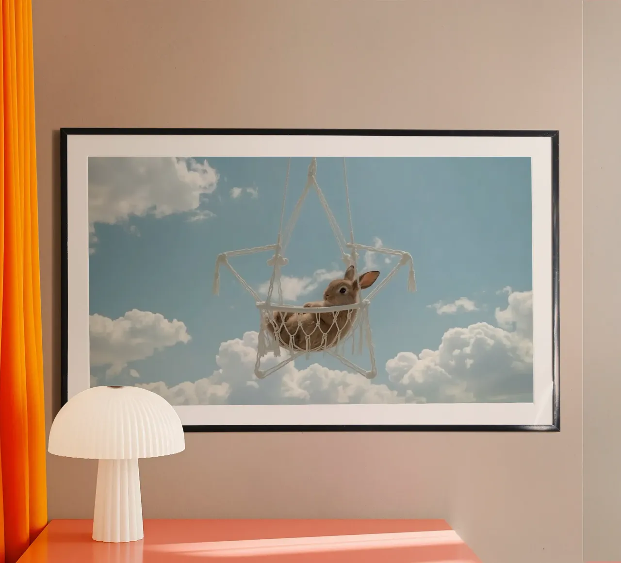 Mignon lapin heureux dans un hamac en macramé sur fond de ciel hahnemühle de DesignDoodle