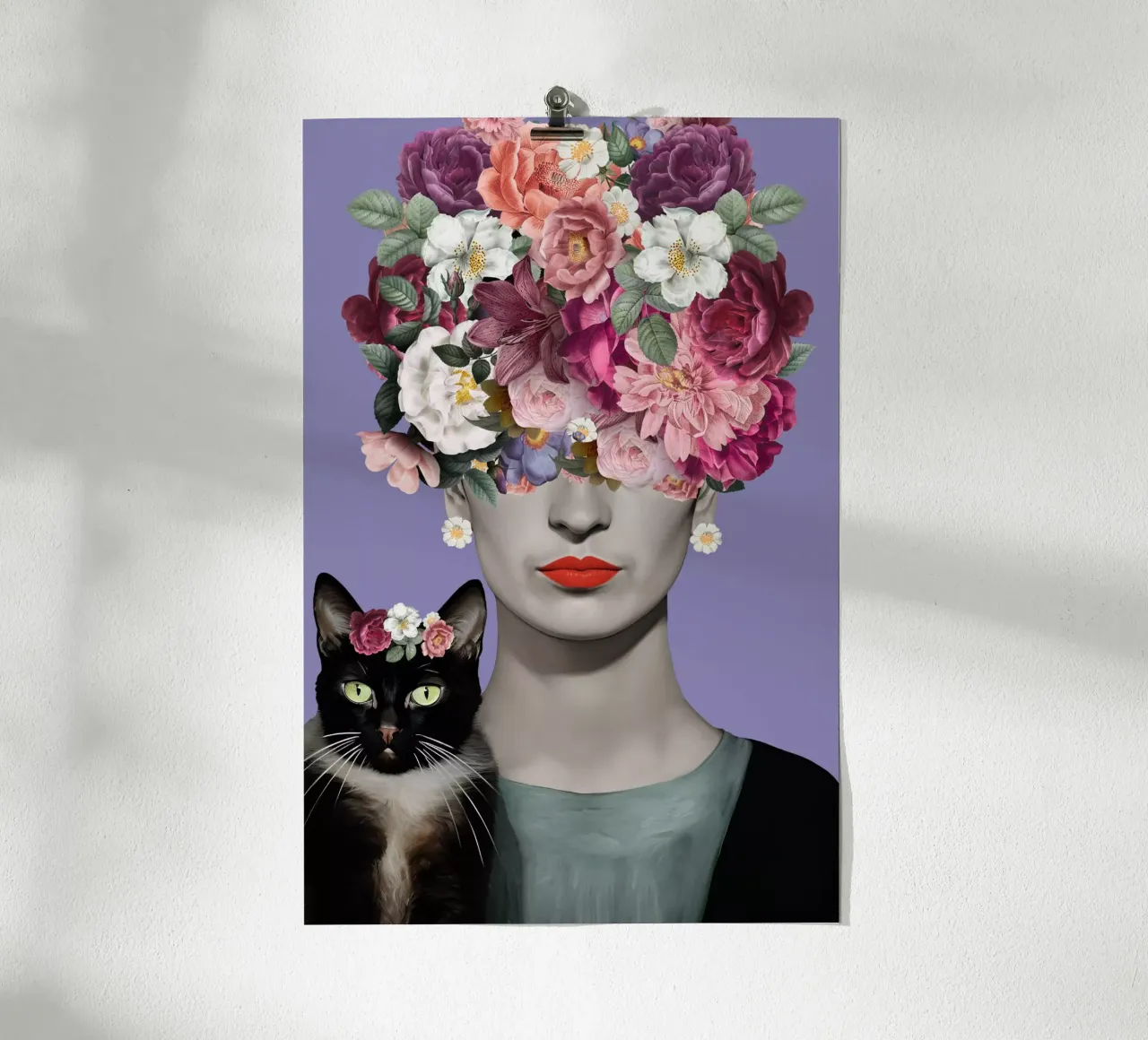 Frida viola-rosa Floreale poster con telaio in alluminio da Carinaprint