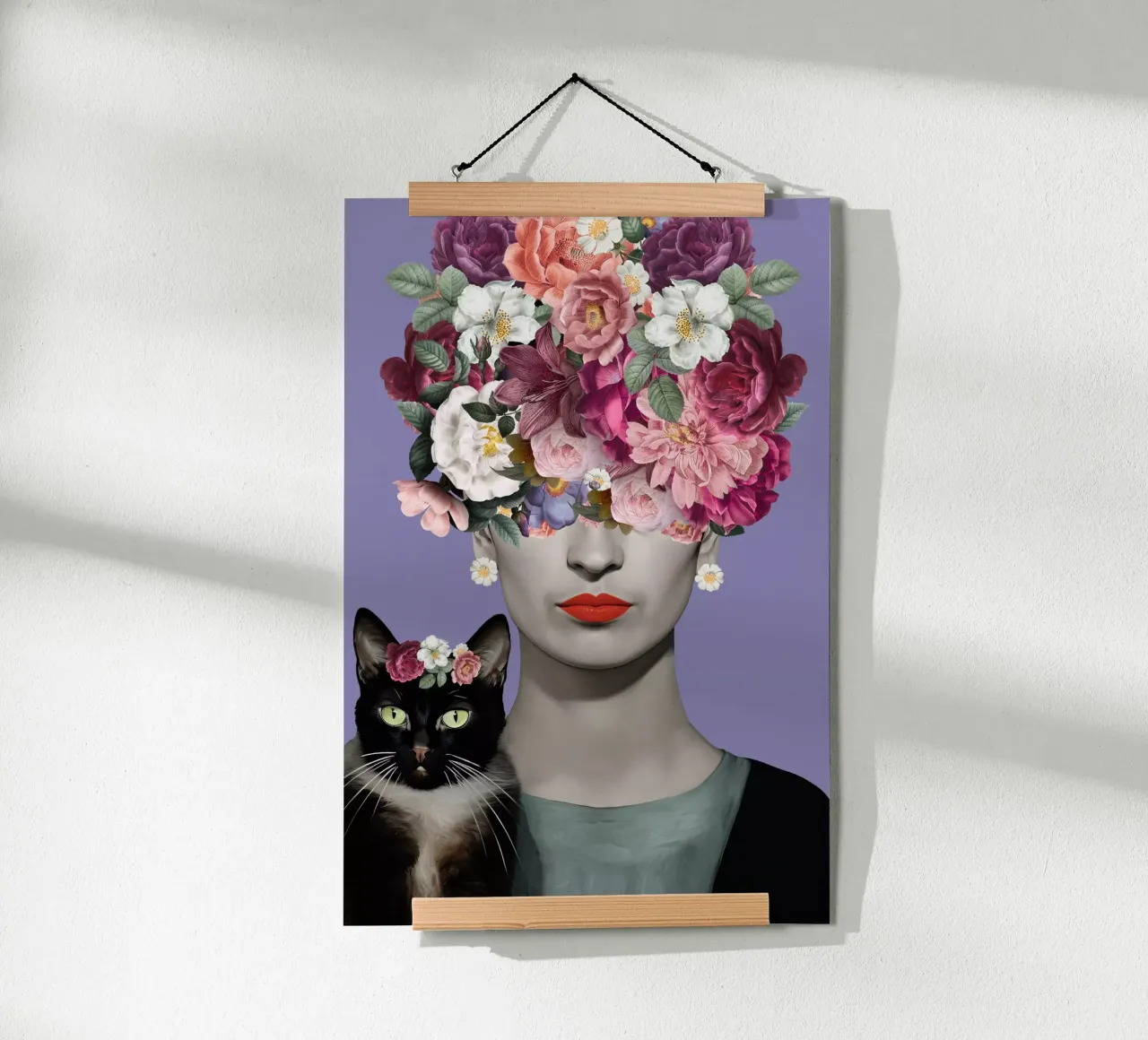 Frida viola-rosa Floreale poster con telaio in alluminio da Carinaprint