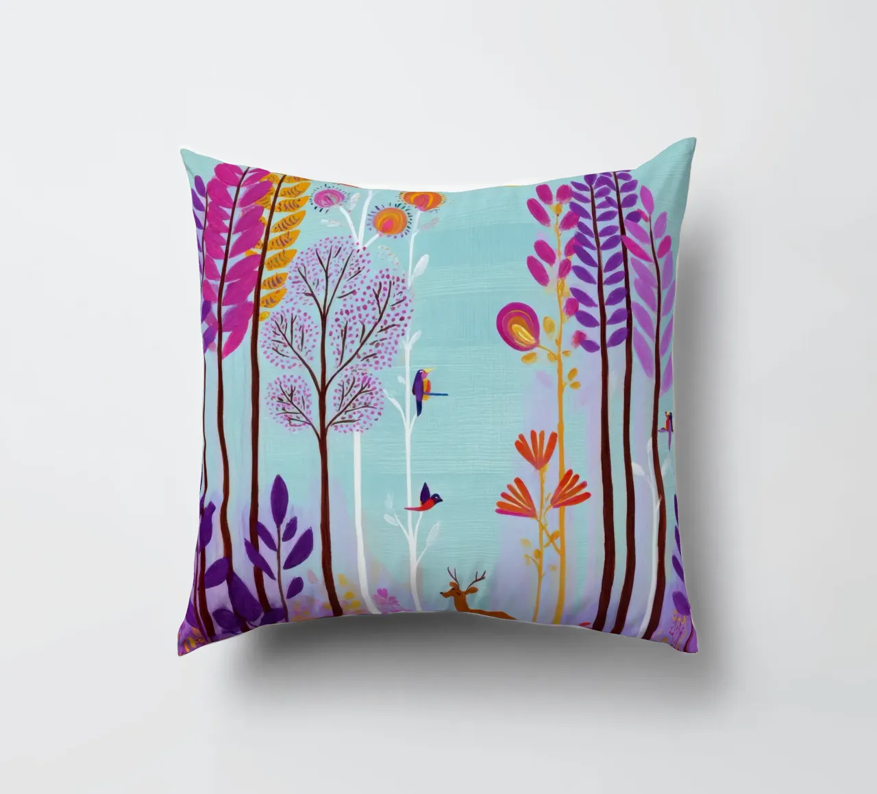 Foresta incantata colorata con cervi e uccelli cuscino da Artbyvo