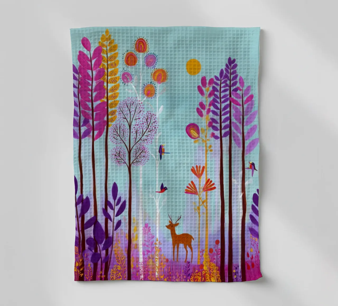 Forêt enchantée colorée avec cerfs et oiseaux torchon de Artbyvo