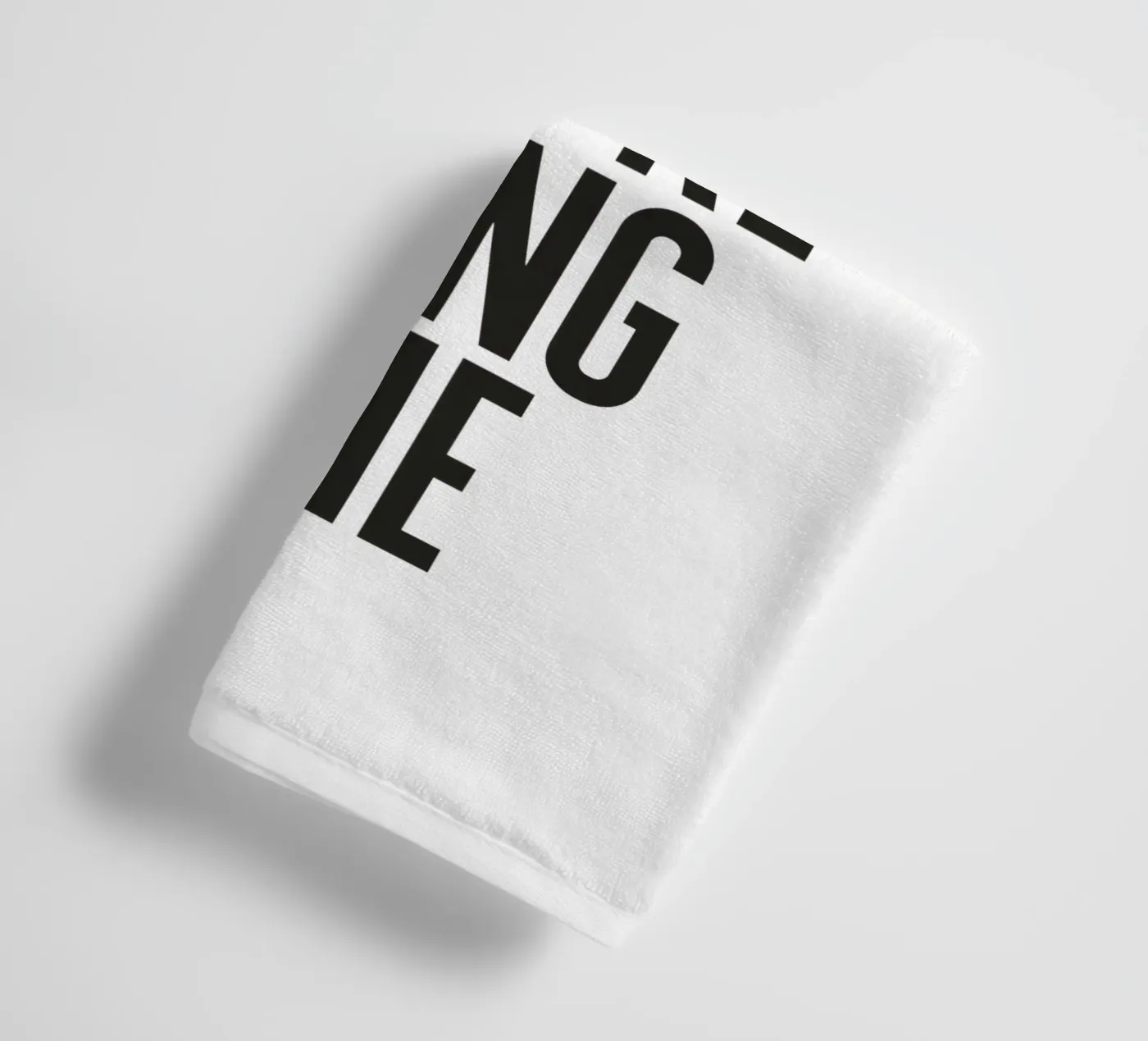 Slow Down badhanddoek van PurePeachStudio