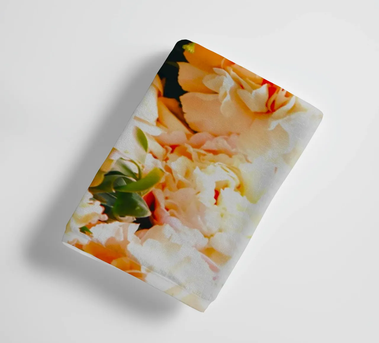 I petali danno colore, diffondono amore asciugamano da bagno da Nature's Palette