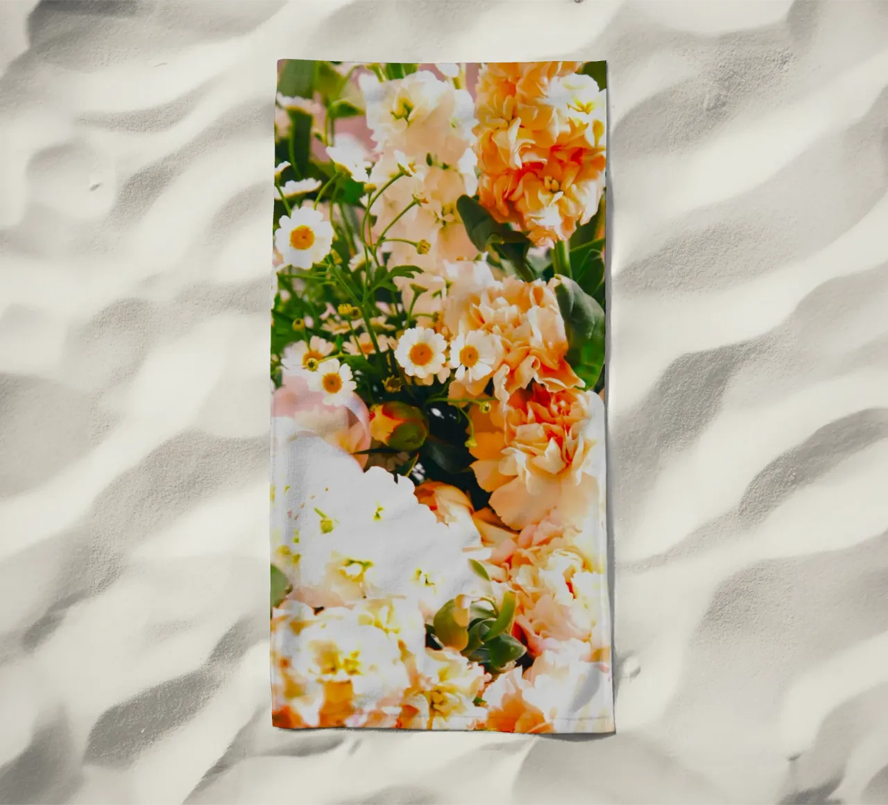 I petali danno colore, diffondono amore telo mare da Nature's Palette