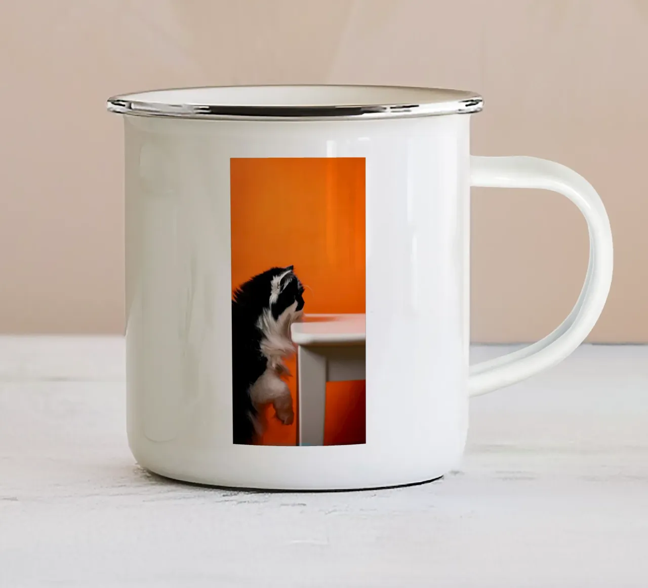 cat table in orange shade tazza in smalto da feny