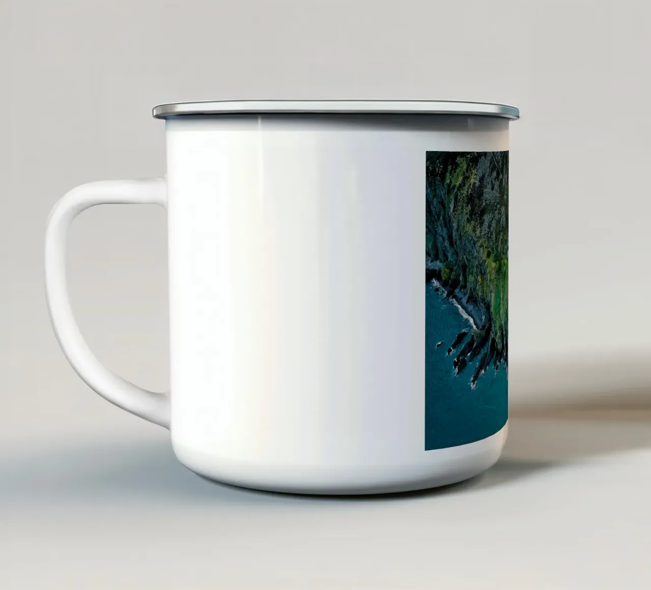 isola lontana tazza in smalto da Earthly Visions
