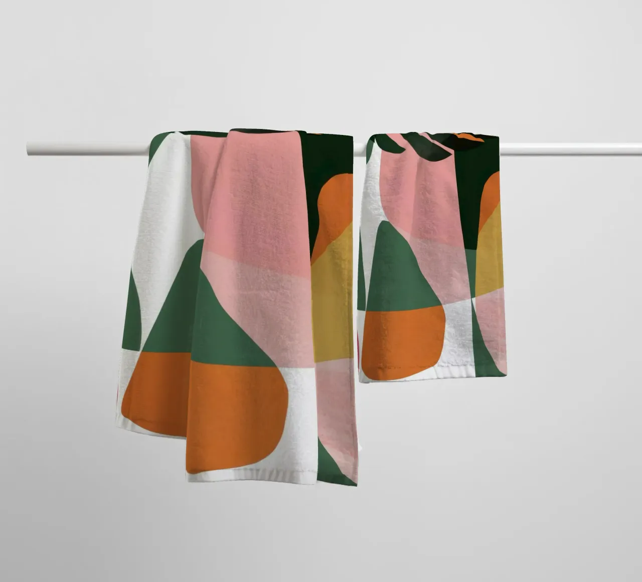 Patchwork di foglie geometriche asciugamano da bagno da Kala Martir