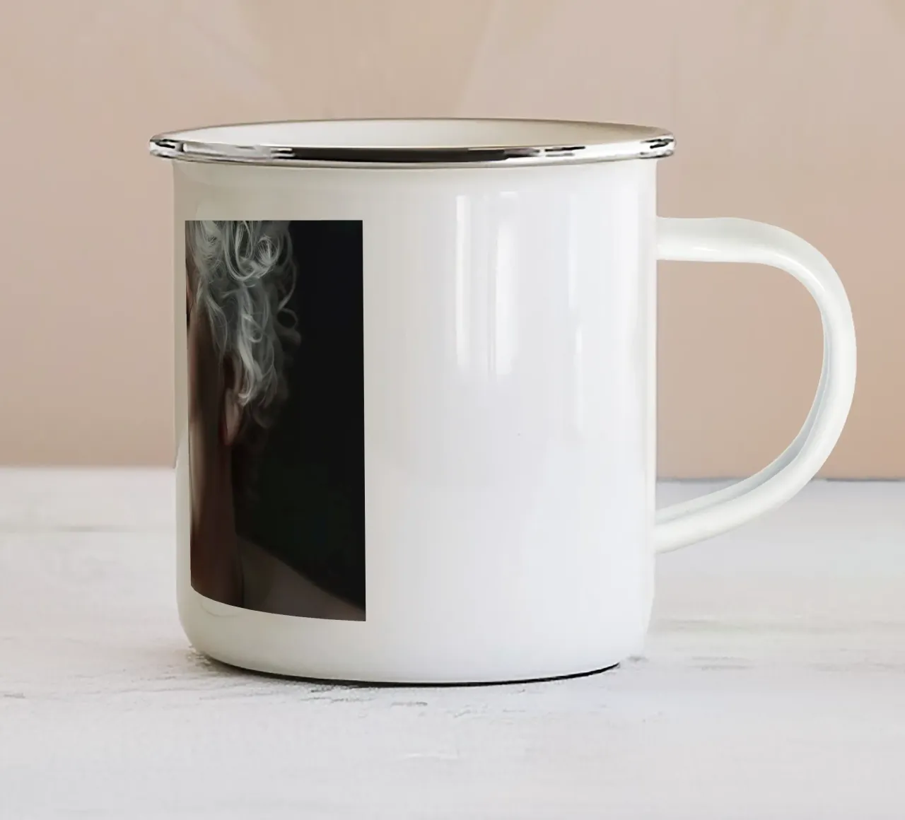Piacere dello zucchero maturo tazza in smalto da M-Ulrich-Digital Art