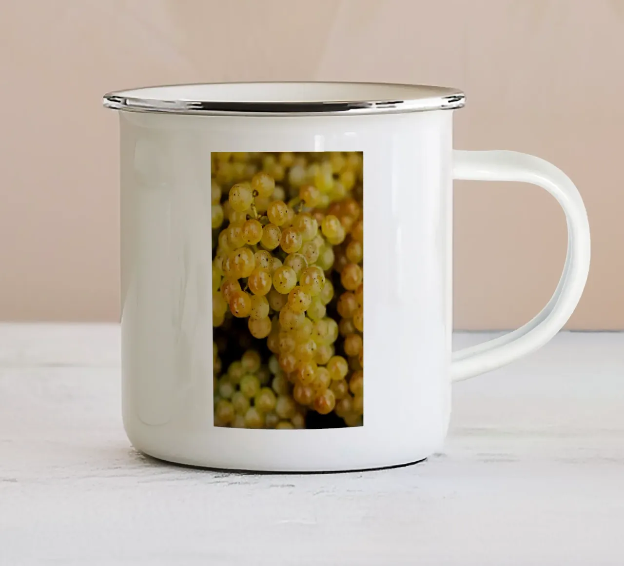 Uve della Carinzia (Austria) tazza in smalto da Simon Koy