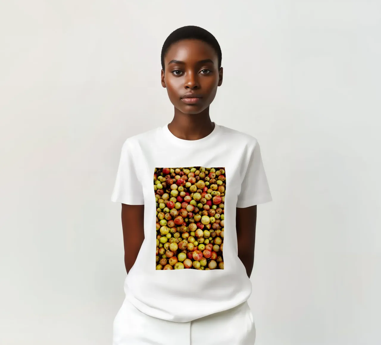 Raccolta di mele in Carinzia t-shirt da Simon Koy
