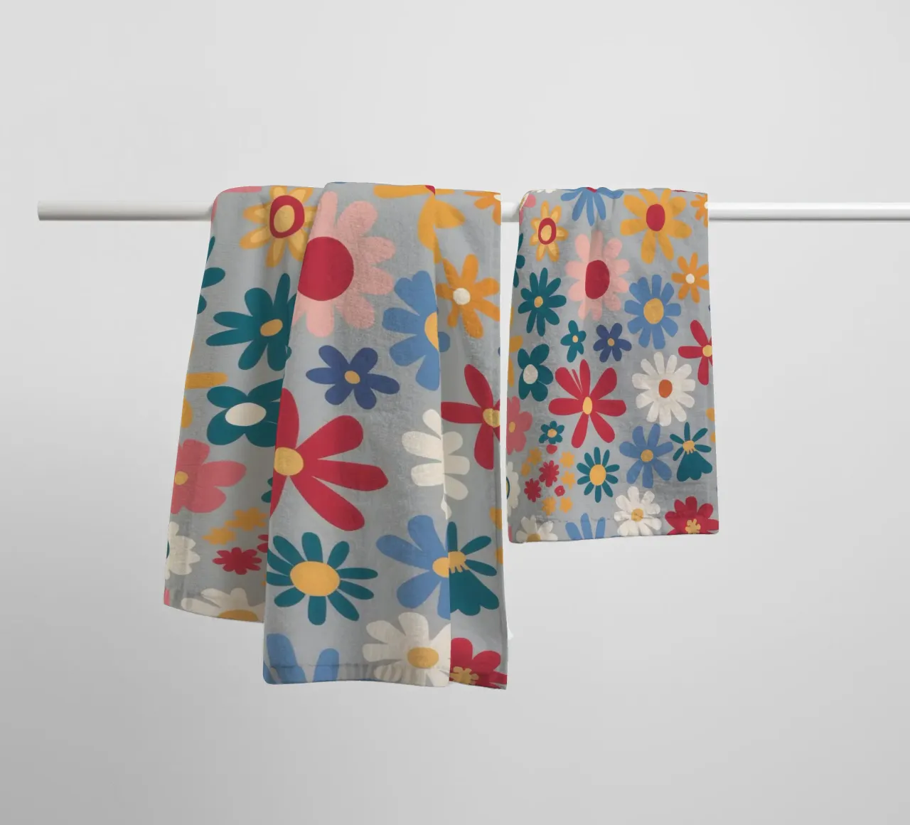 Patchwork di pose pastello asciugamano da bagno da Absca Gallery