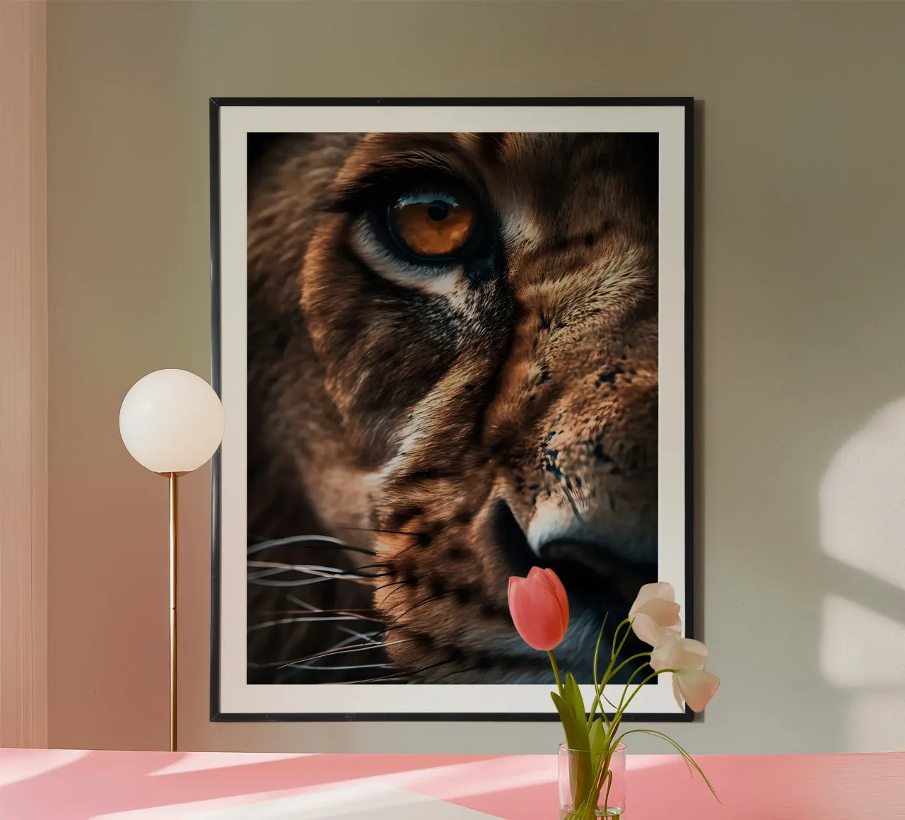 Betoverende leeuwenoog macro poster van Liam Johnson