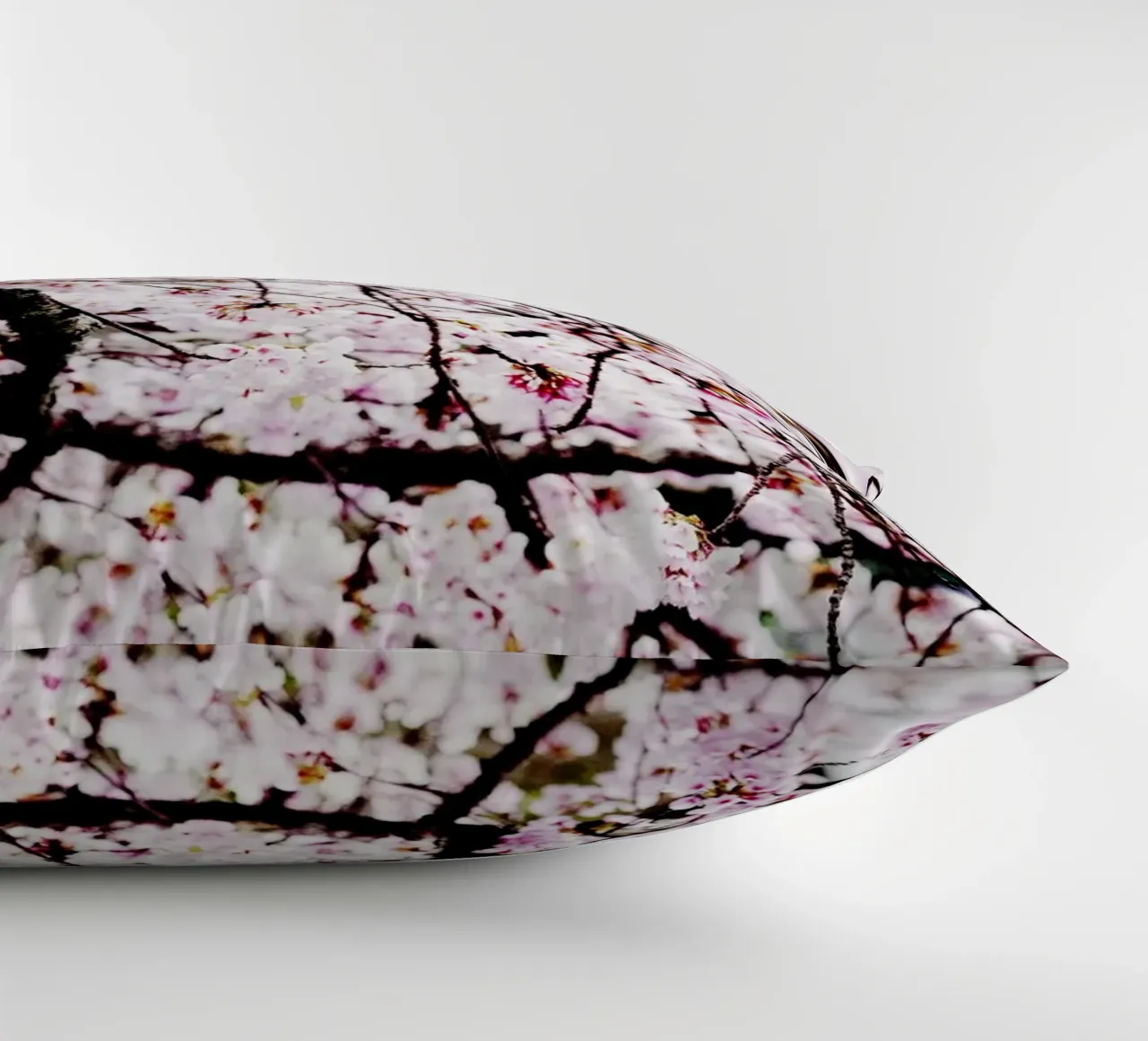 Lo splendore dei ciliegi in fiore in Giappone cuscino da Simon Koy