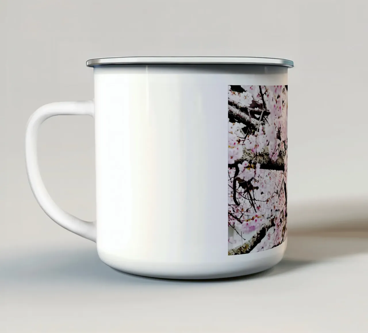 Lo splendore dei ciliegi in fiore in Giappone tazza in smalto da Simon Koy