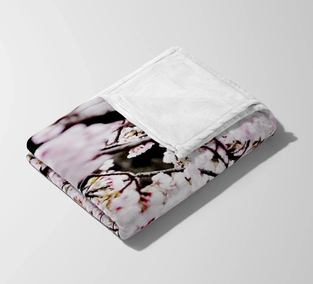Lo splendore dei ciliegi in fiore in Giappone coperta in pile da Simon Koy