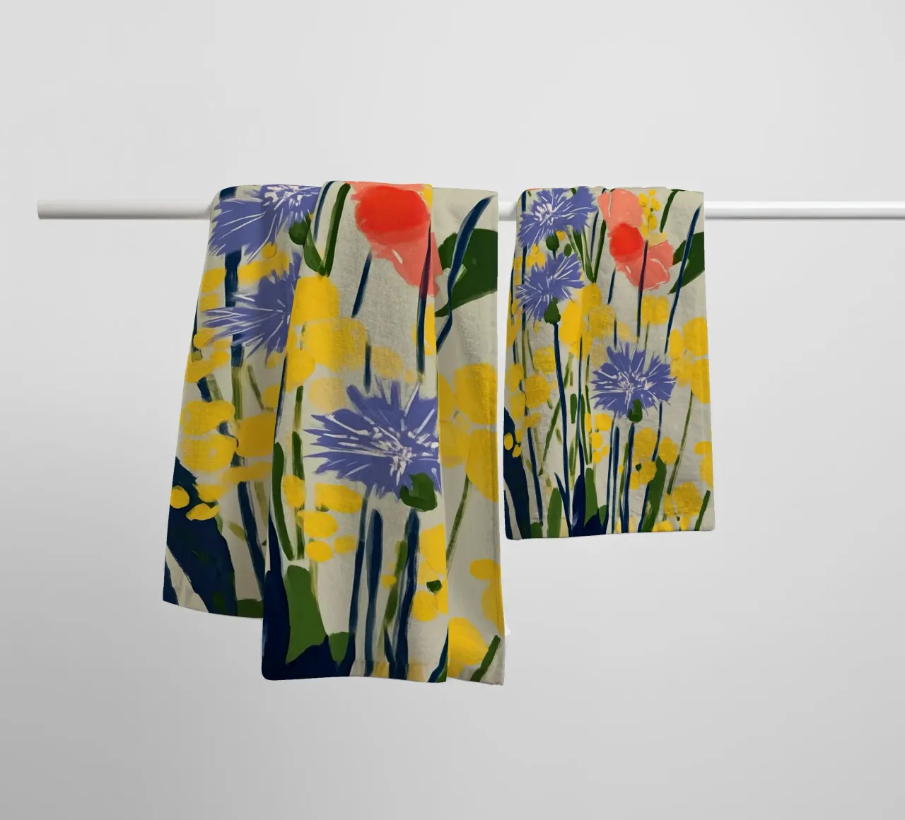 Soft Poppies, Cornflower Whisper asciugamano da bagno da Amelie Rose