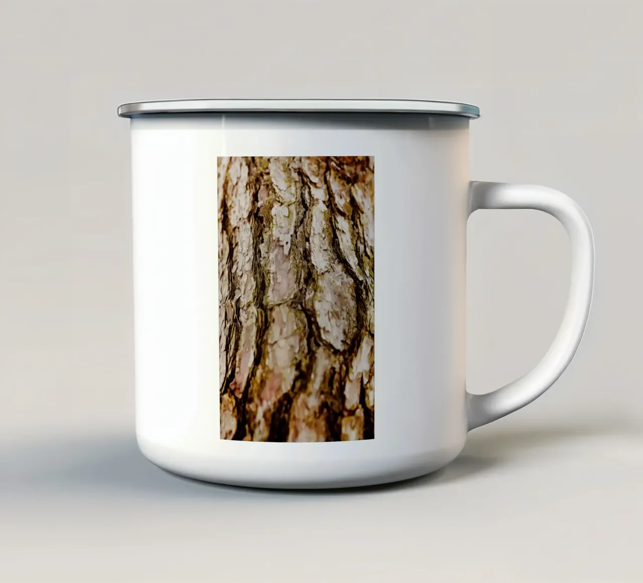 Dettaglio della corteccia di un albero in Giappone tazza in smalto da Simon Koy