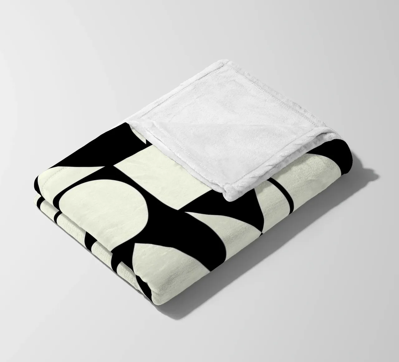 Forme geometriche in bianco e nero coperta in pile da Courtney