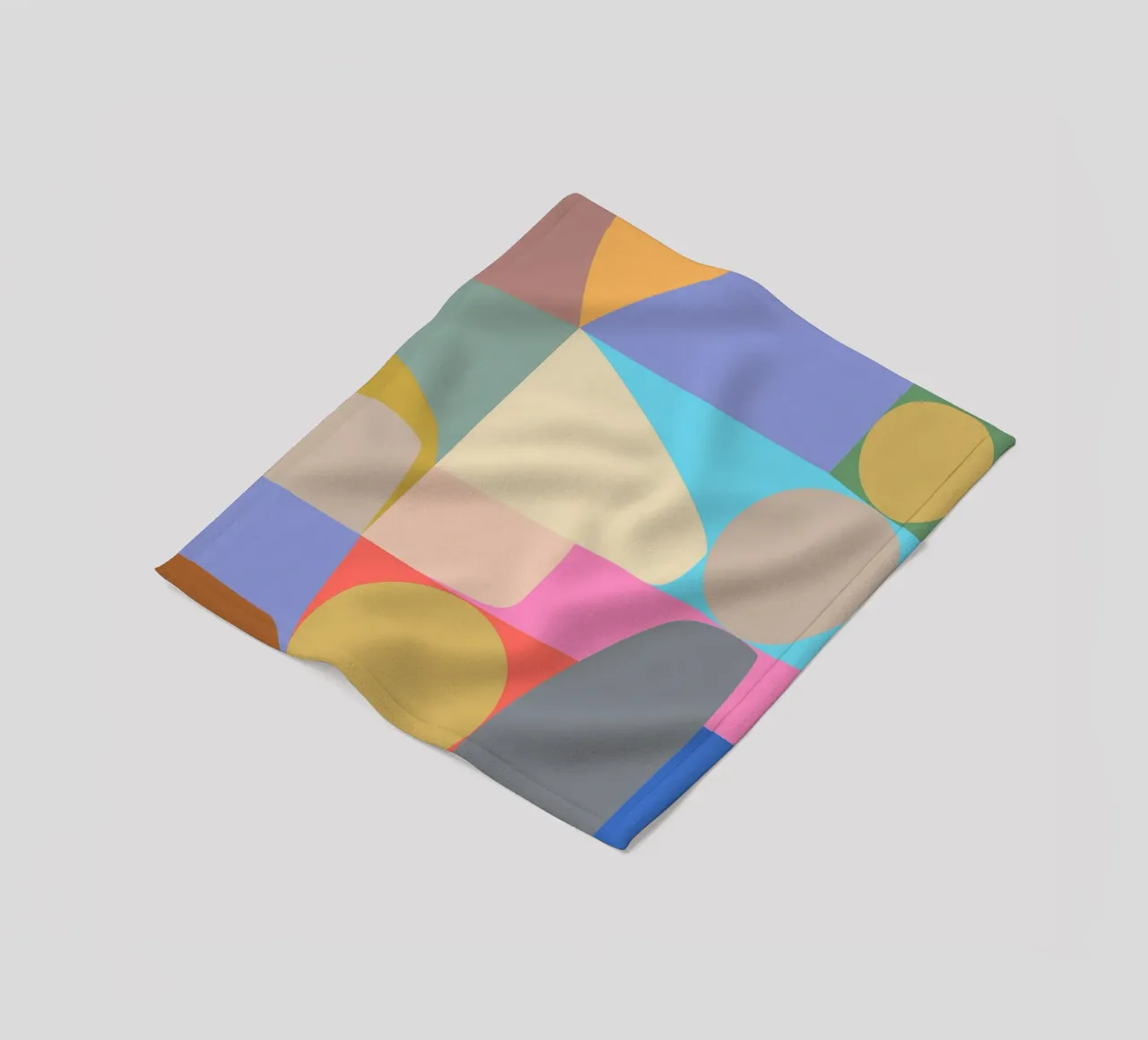 Composizione colorata di forme geometriche astratte coperta in pile da Courtney