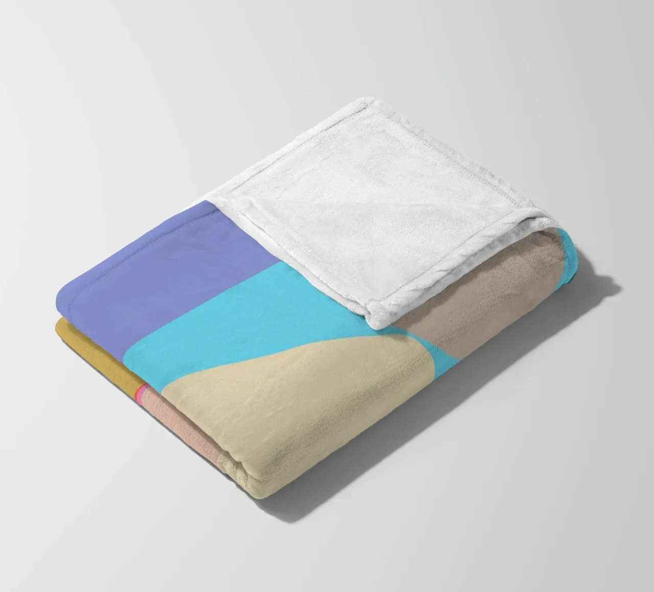 Composizione colorata di forme geometriche astratte coperta in pile da Courtney