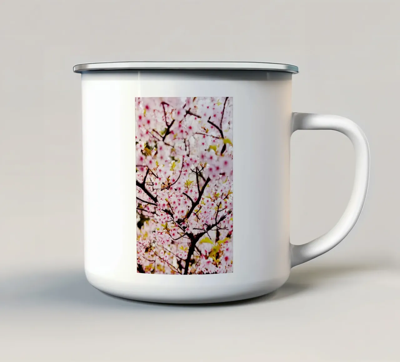 Fiori di ciliegio in Giappone tazza in smalto da Simon Koy