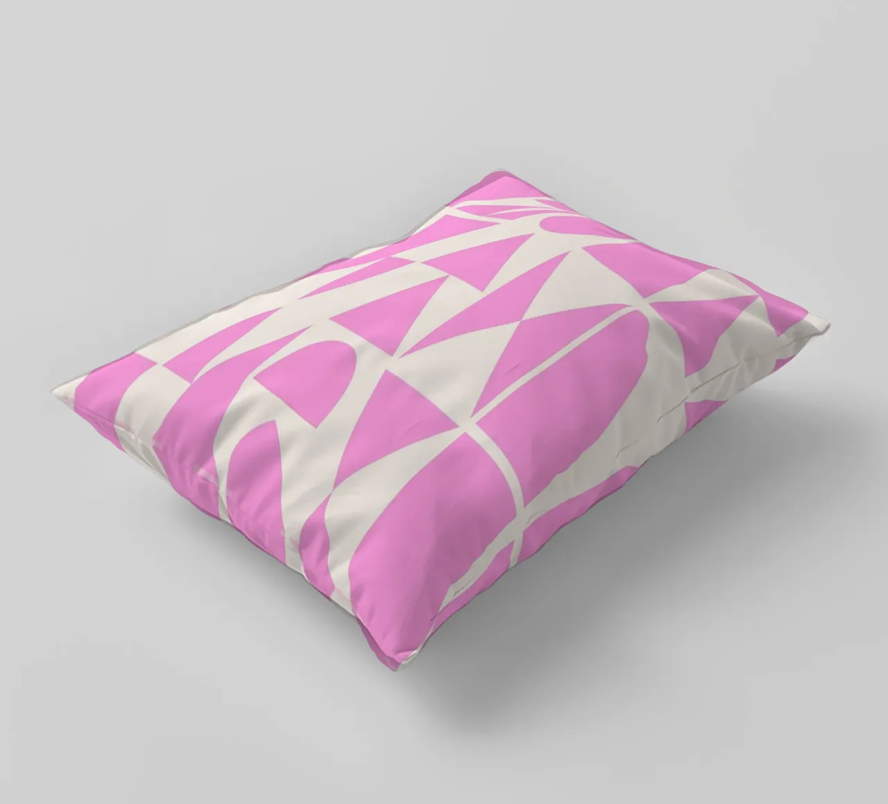 Forme geometriche di metà secolo in rosa cuscino da Courtney