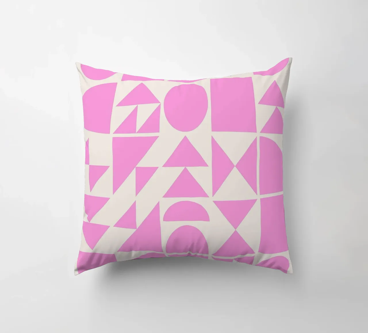 Forme geometriche di metà secolo in rosa cuscino da Courtney